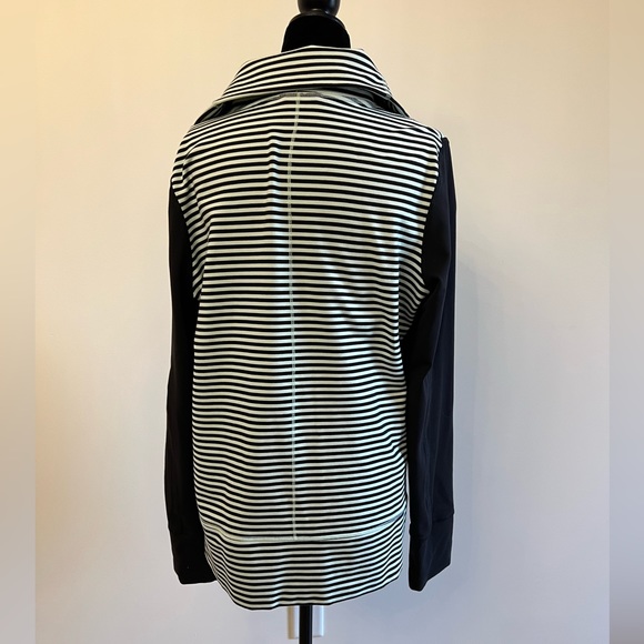 Lulu Lemon yoga jacket - Picture 3 of 4